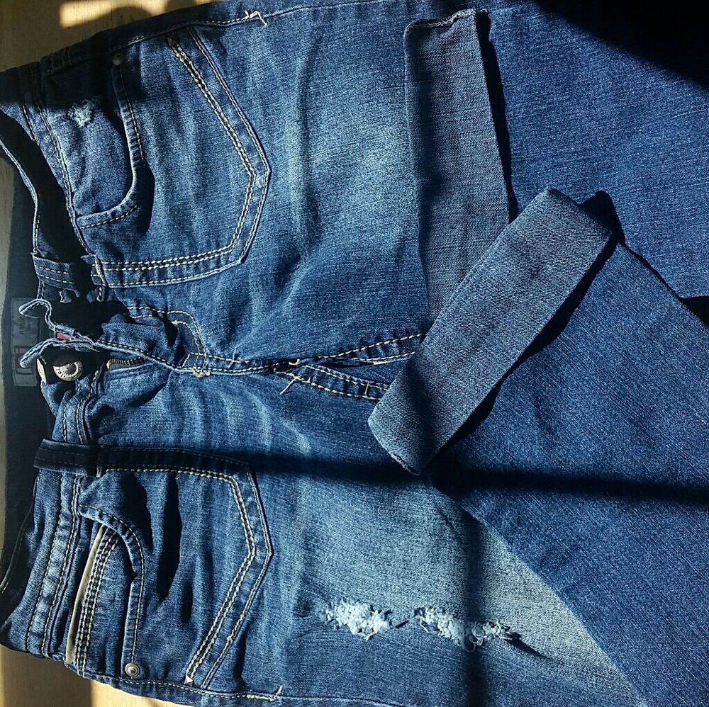 Lei Capri's